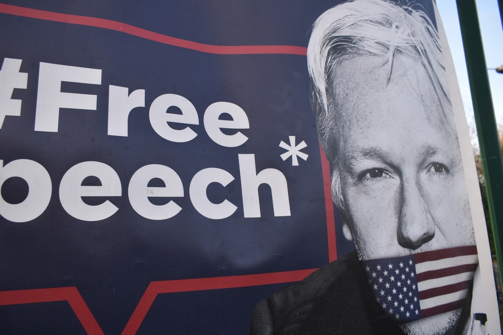 FreeAssangeBO's tweet card. Sono passati sei mesi dalla liberazione di Julian Assange. Dopo 14 anni dall’inizio della sua personale Odissea, si può dire che il peggio sia passato, ma la sua battaglia non è certamente finita....