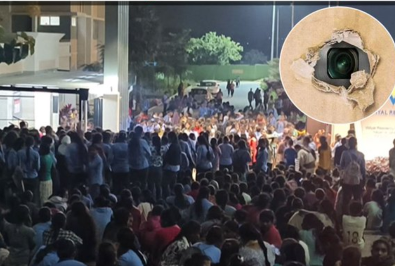 toptamilnews's tweet card. ஓசூர் அருகே டாட்டா எலக்ட்ரானிக்ஸ் நிறுவன விடுதியில் ரகசிய கேமரா வைத்தது தொடர்பாக பெண் காதலன் கைது செய்யப்பட்டார். கிருஷ்ணகிரி மாவட்டம் ஓசூர் அடுத்த நாகமங்கலம்