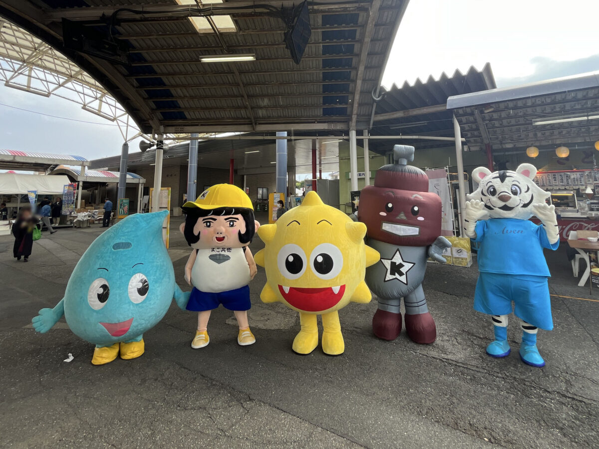 kawaguchi_maga's tweet card. 本日10月24日(土)から開催されている「川口市市産品フェア」で、川口市のゆるキャラたちが大集合した瞬間を激写…