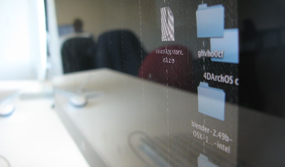 syninteractive's tweet card. Game developer and lecturer Iain Lobb outlines the top 10 pitfalls that he sees beginners stumbling into.