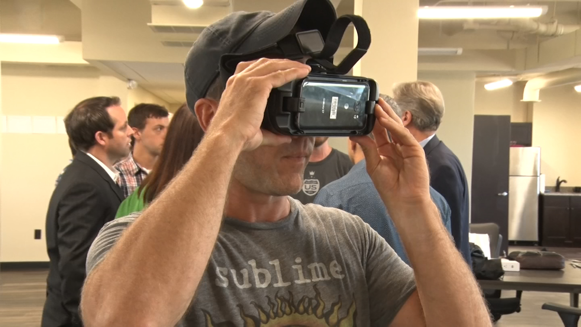 WorkAtVi's tweet card. Startups utilize collaborative work spaces to save money.