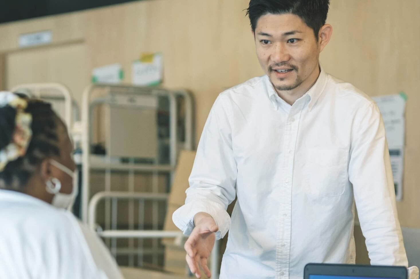 withPlanet_asa's tweet card. 難民受け入れに消極的といわれる日本で、母国を逃れた人たちと共に働き、生きるための方法とは？ ピープルポート株式会社の青山明弘さんがつづります。…