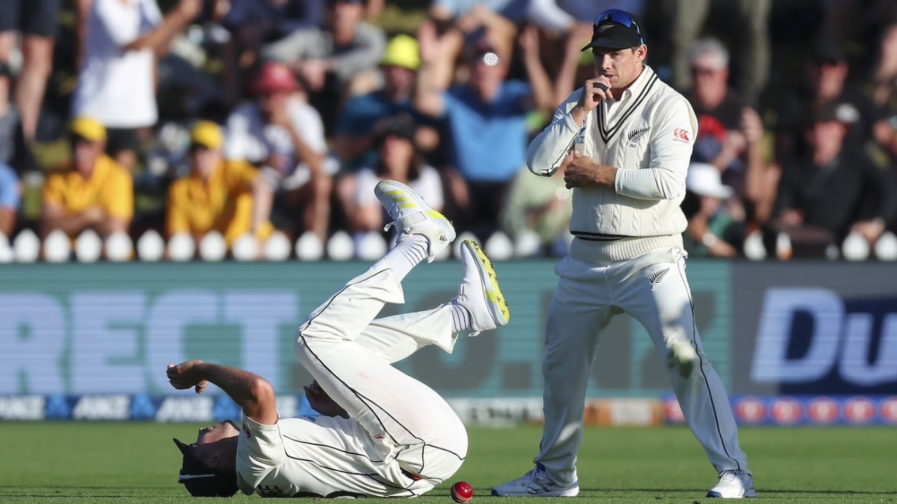 ESPNcricinfo's tweet card. Williamson's diabolical run-out and Southee's drop on the last ball of the day summed up New Zealand's mental block against Australia in Test cricket