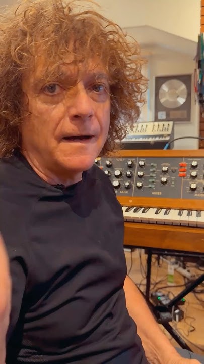 SourceDist's tweet card. Anthony Marinelli vs MiniStyler