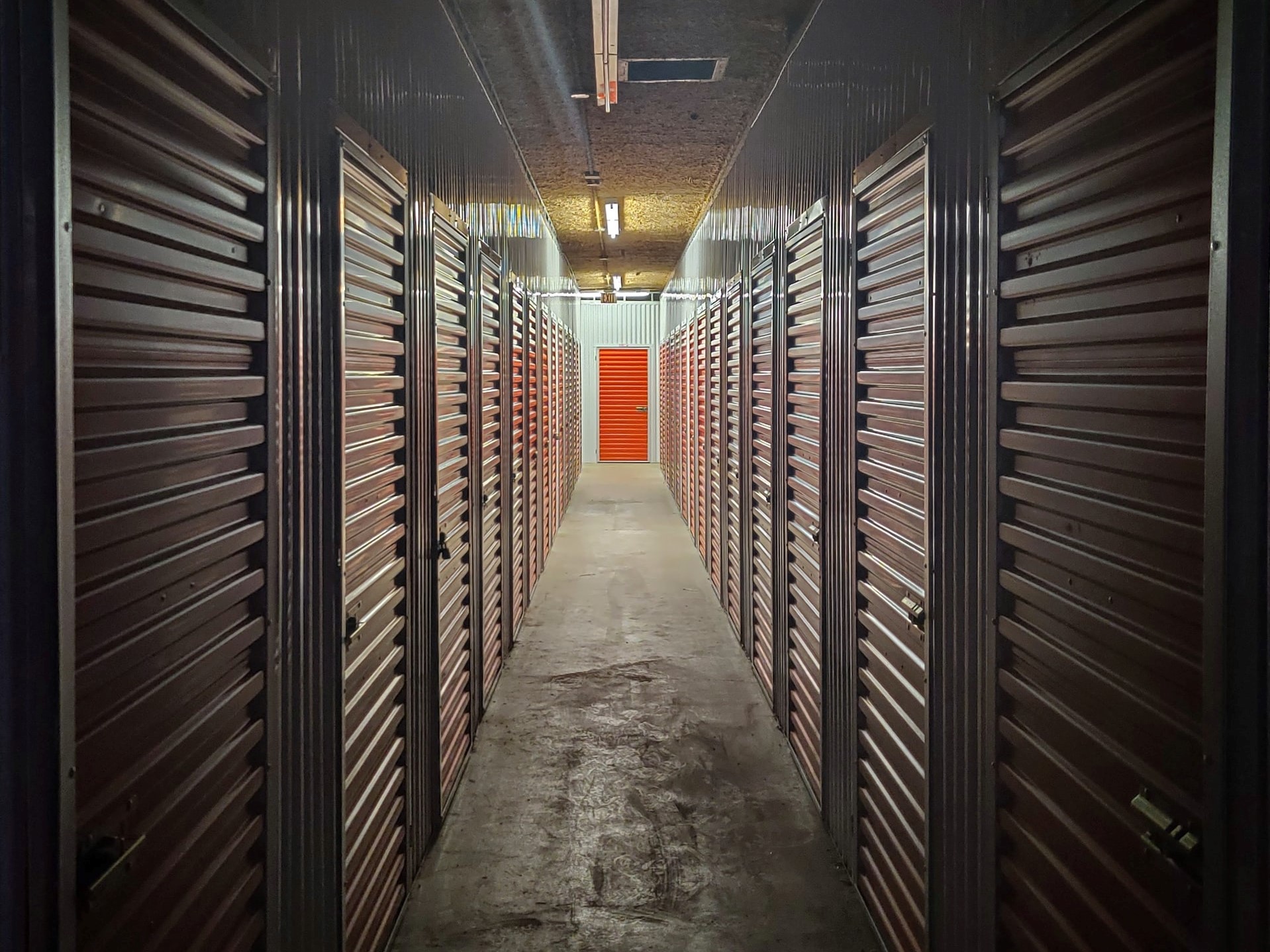 StorageLookup's tweet card. There are plenty of reasons to use self-storage while moving. This article shines a light on 5 reasons to use Self-Storage while moving and how it can