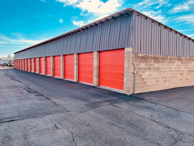 StorageLookup's tweet card. Learn all about how your business can benefit from a self-storage unit so you can decide whether or not you want to rent one out for yourself!