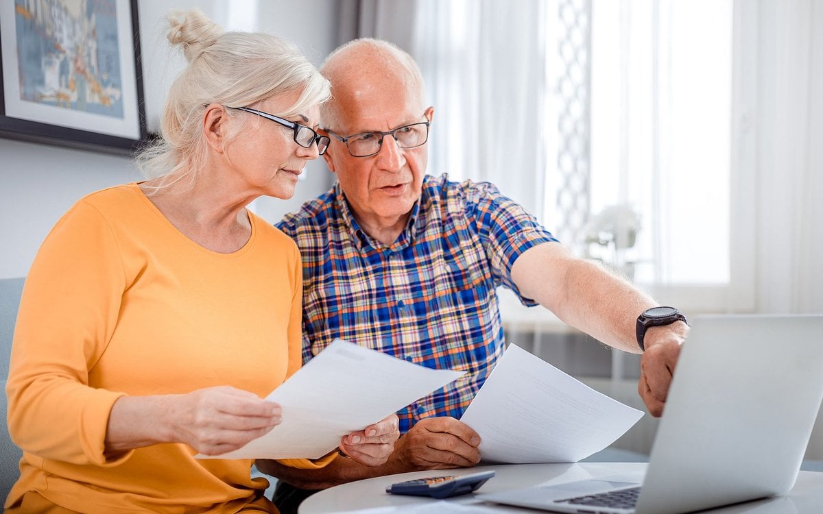 Mac_Albinowski's tweet card. Starzejąca się Polska wymaga nowej umowy społecznej. Kontynuujmy pracę po sześćdziesiątce, ale na miarę naszych możliwości. W takim wymiarze etatu, jaki wybierz