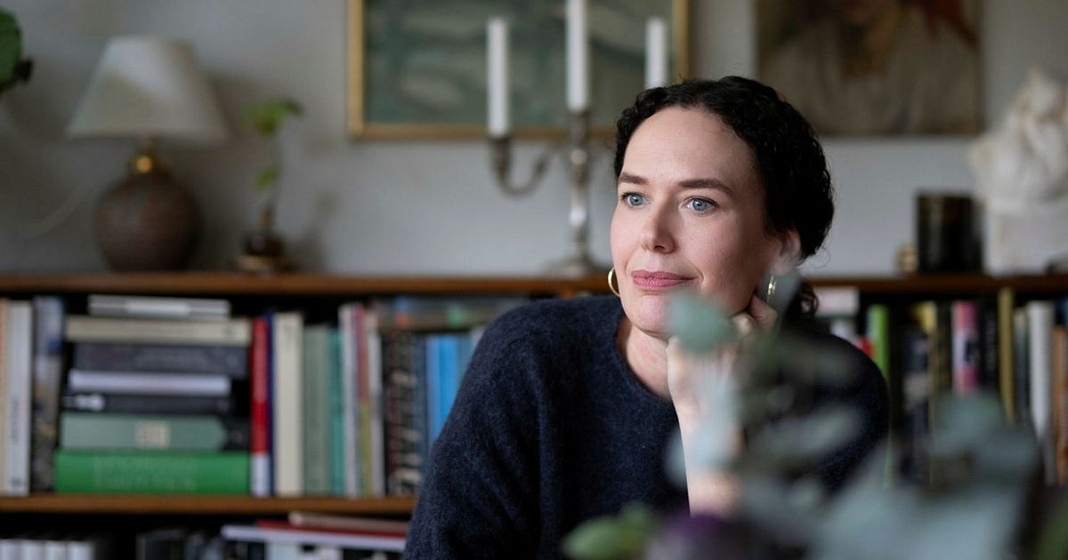 johankellman's tweet card. DN:s Johan Kellman Larsson möter författaren i ett samtal om hennes nya roman ”Sanningsberget”.