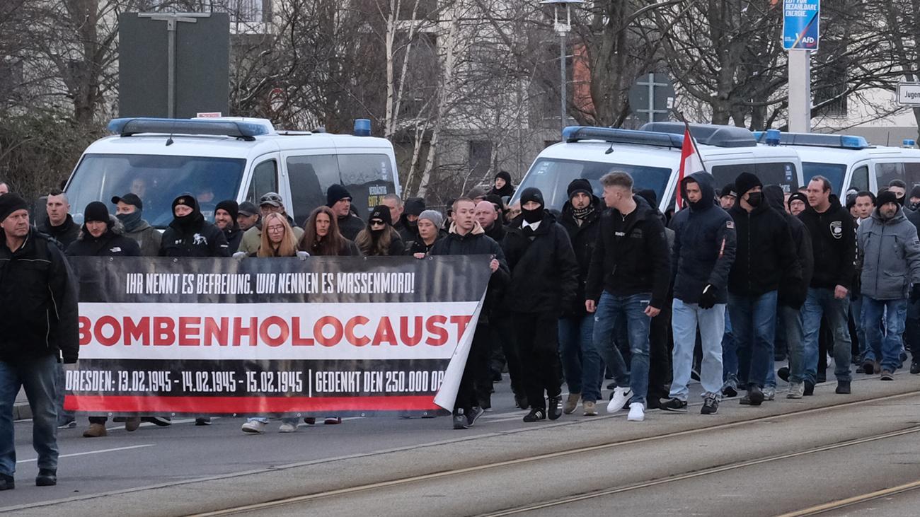 Report_Antisem's tweet card. Zum sogenannten Trauermarsch wegen der Bombardierung Dresdens kamen zuletzt immer weniger Rechtsextreme. Jetzt hat der Trend gewendet – weil der Nachwuchs mitmischt.