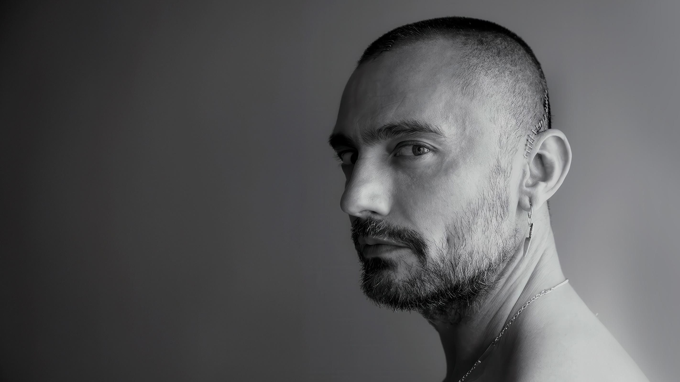 Impres_TVE's tweet card. Disfruta en RTVE Play de 'David Delfín. Muestra tu herida', documental sobre el popular diseñador que convirtió su vida en un campo de experimentación