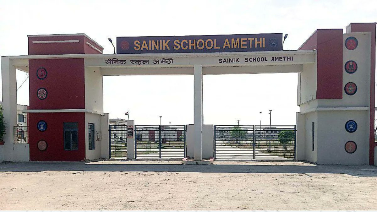 eFreeJobAlert's tweet card. The Sainik School Amethi Recruitment 2025 has been announced for 09 PGT, Lab Assistant and other posts. Candidates who meet the required eligibility