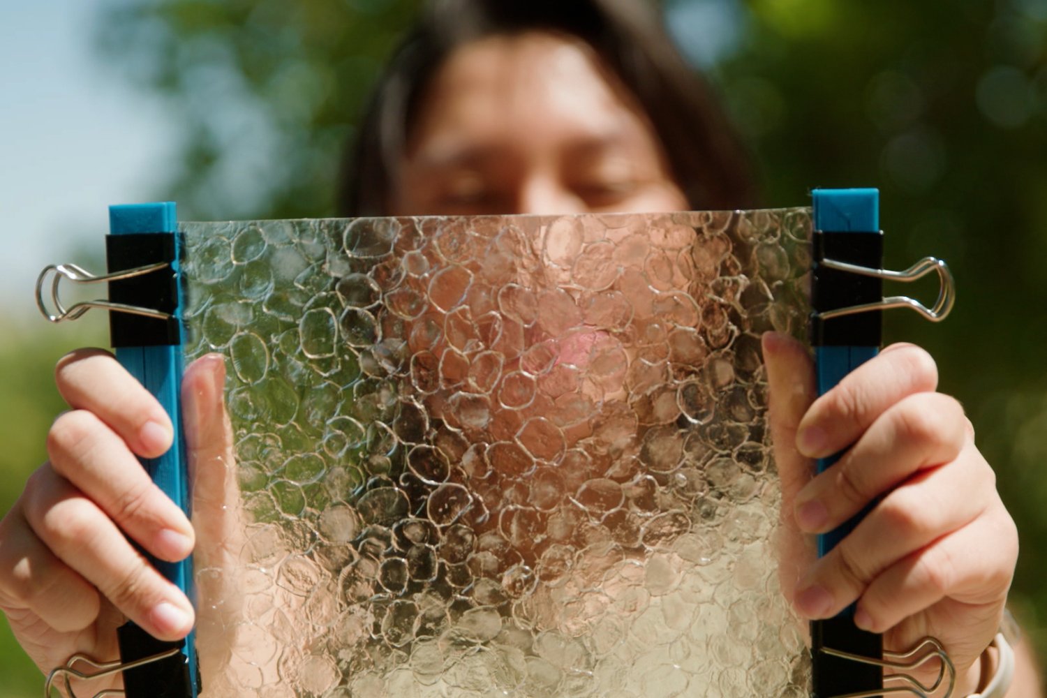 smaksked's tweet card. MIT student Jacqueline Prawira’s invention, a biodegradable plastic made from fishing industry waste, tackles one of the world’s most pressing environmental challenges and was recently featured on...