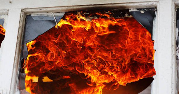 Brand in bedrijfspand oude zeilmakerij