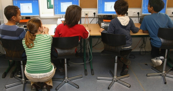 cciinfor's tweet card. El Gobierno ha anunciado un plan para incorporar la programación informática en la educación preuniversitaria. Es algo que ha enfadado a los profesores de esta disciplina, que denuncian que el nuevo...