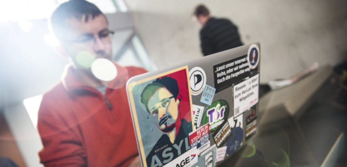 TheBotnett's tweet card. La juez considera que la creación de un virus no es delito si no causa daños ni revela secretos