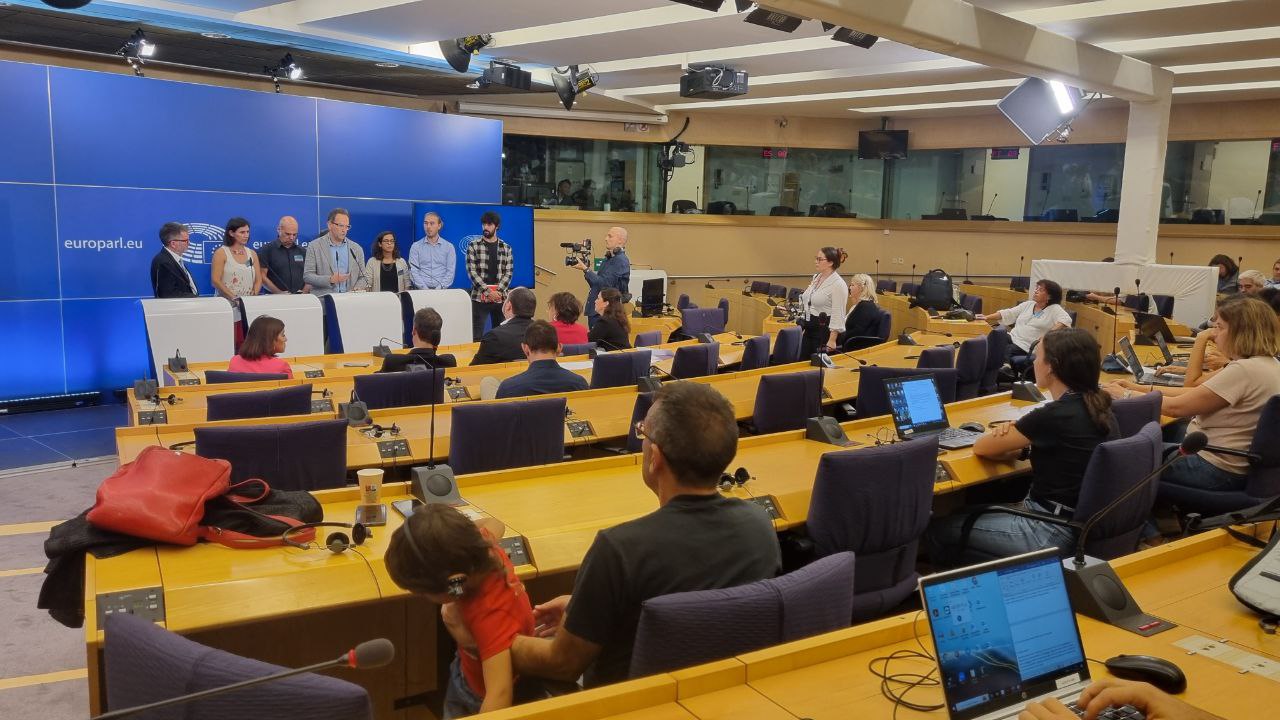 amesanl's tweet card. O Consello de ministros de Asuntos Xerais da UE adiou esta mañá o recoñecemento do galego como lingua oficial na UE, que para a Mesa pola Normalización é "un paso imprescindíbel para a súa dispoñib...