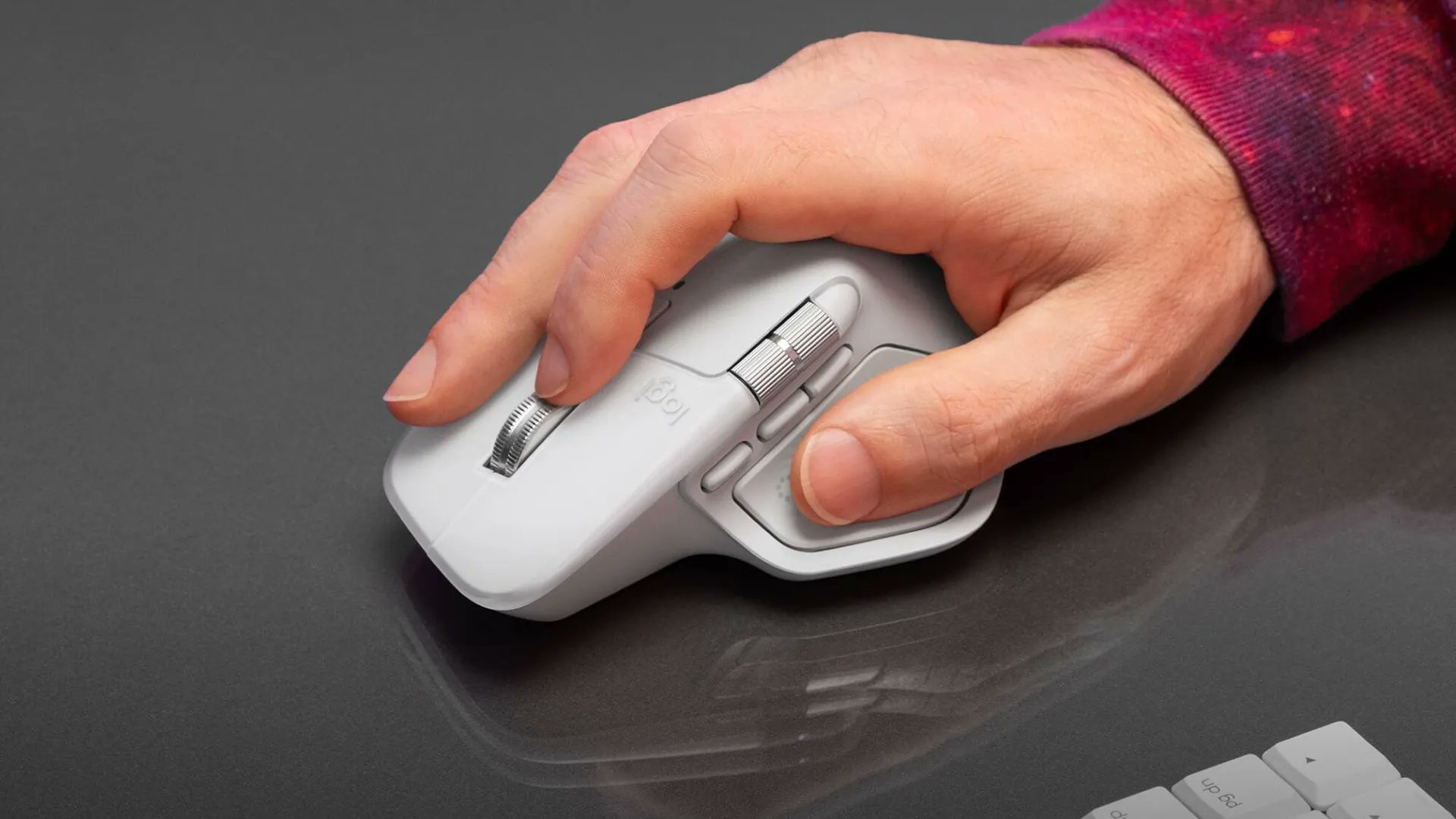 berryblog_ru's tweet card. Появились подробности о новой флагманской мышке Logitech MX Master 4. Судя по утечкам, это обновление будет интересным — хотя революцией его не назовёшь.