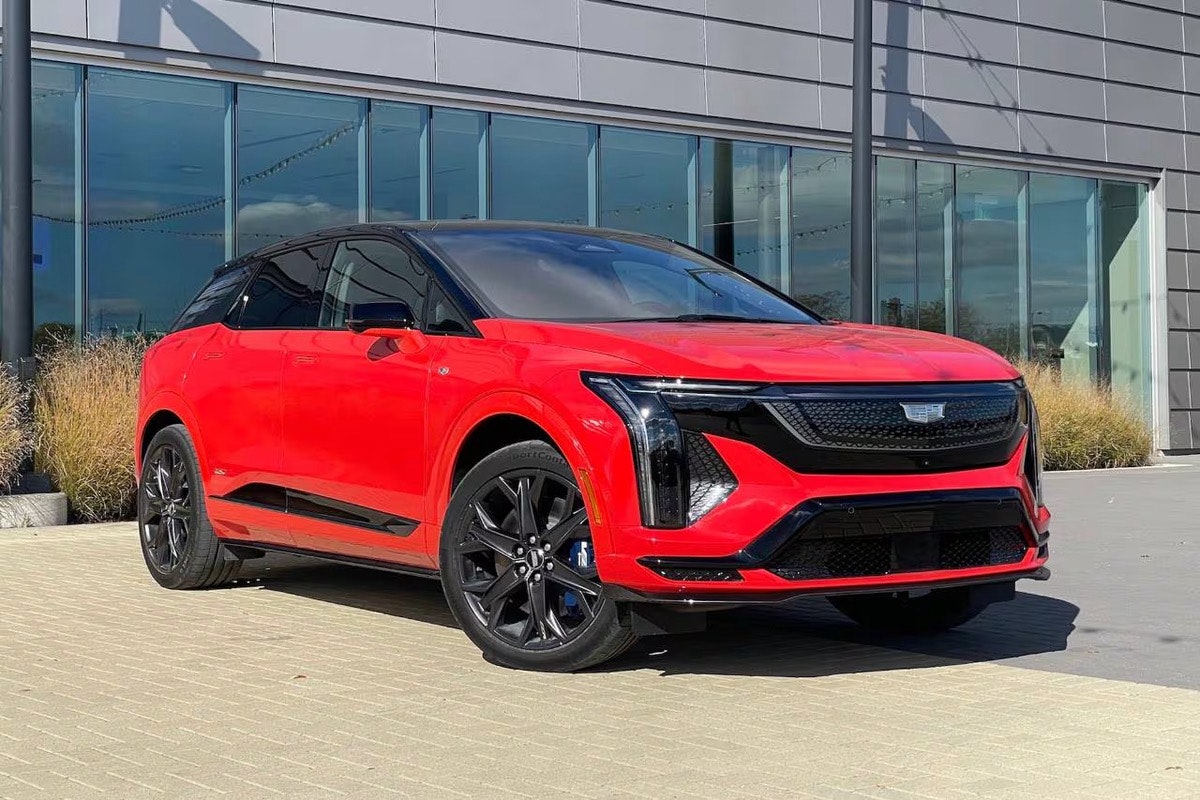 bbeaubs's tweet card. 2026 Cadillac Optiq-V First Drive Review: Stop, Turn and Go