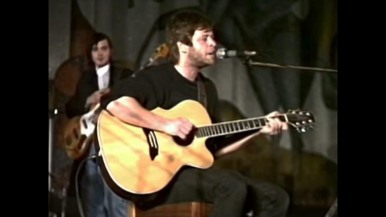 coolgunplusplus's tweet card. Коммунисты Мальчишку поймали..