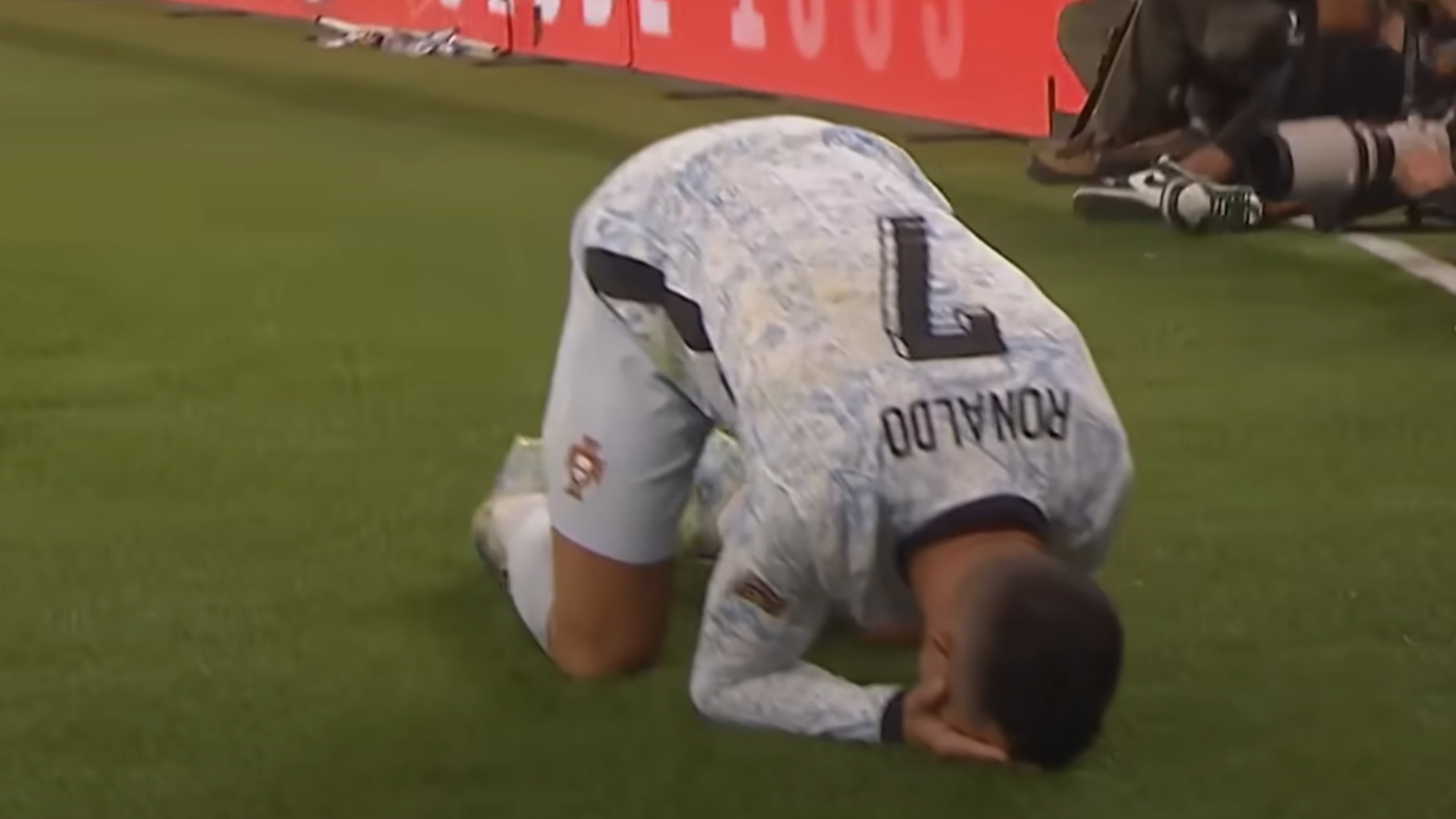 monobalaGR's tweet card. Αγωνία στην Πορτογαλία για τη συμμετοχή ή μη του Κριστιάνο Ρονάλντο στην τελική φάση του Μουντιάλ