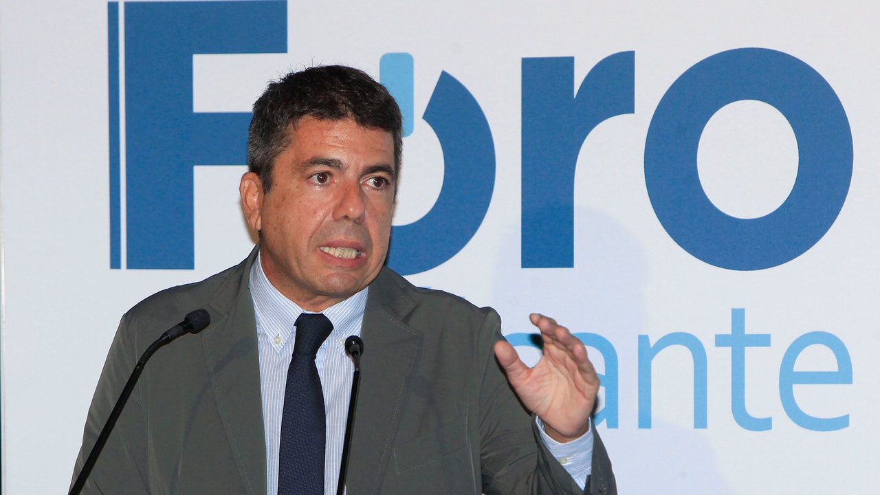 sextaNoticias's tweet card. Las consecuencias PSPV y Compromís han calificado de 'descabellada' una iniciativa que busca -dicen- 'meter armas en la aulas' y 'enseñar a los más pequeños a cazar', fomentando 'la cultura de la...