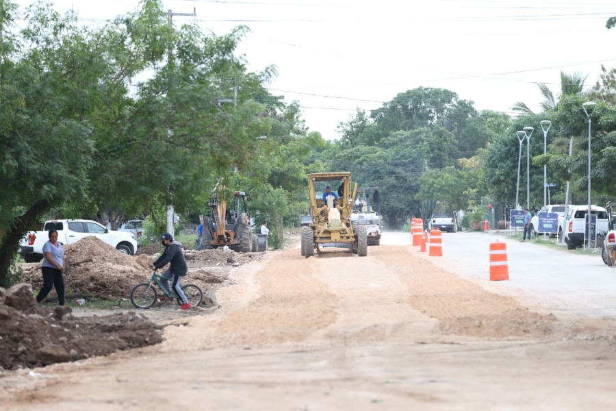 INFORMATYUC's tweet card. A la fecha, se han repavimentado más de 100 kilómetros de calles, reparado 328 mil 696 baches, construido 22 kilómetros de guarniciones, 35 kilómetros de banquetas, y colocado más de 38 mil nuevas...