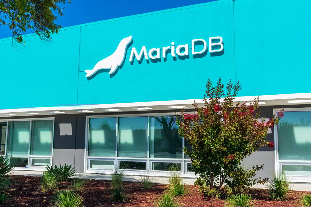 computerwarez's tweet card. Play designed to swat CockroachDB and tempt users over from hyperscaler DBaaS systems