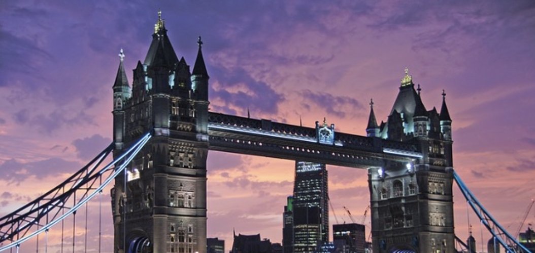 Off2Class's tweet card. This is a fantastic lesson to encourage speaking and spark discussion regarding working as an expat outside one's home country.