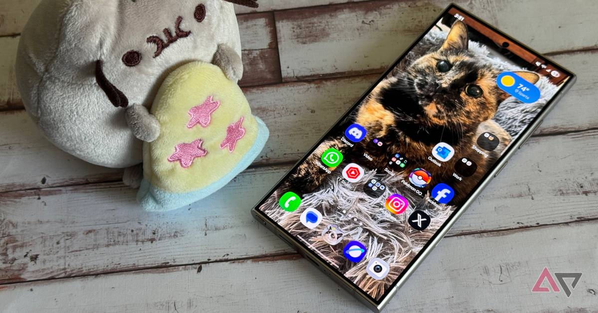 TheAlexThurston's tweet card. You can fix One UI 7's biggest problem simply and quickly