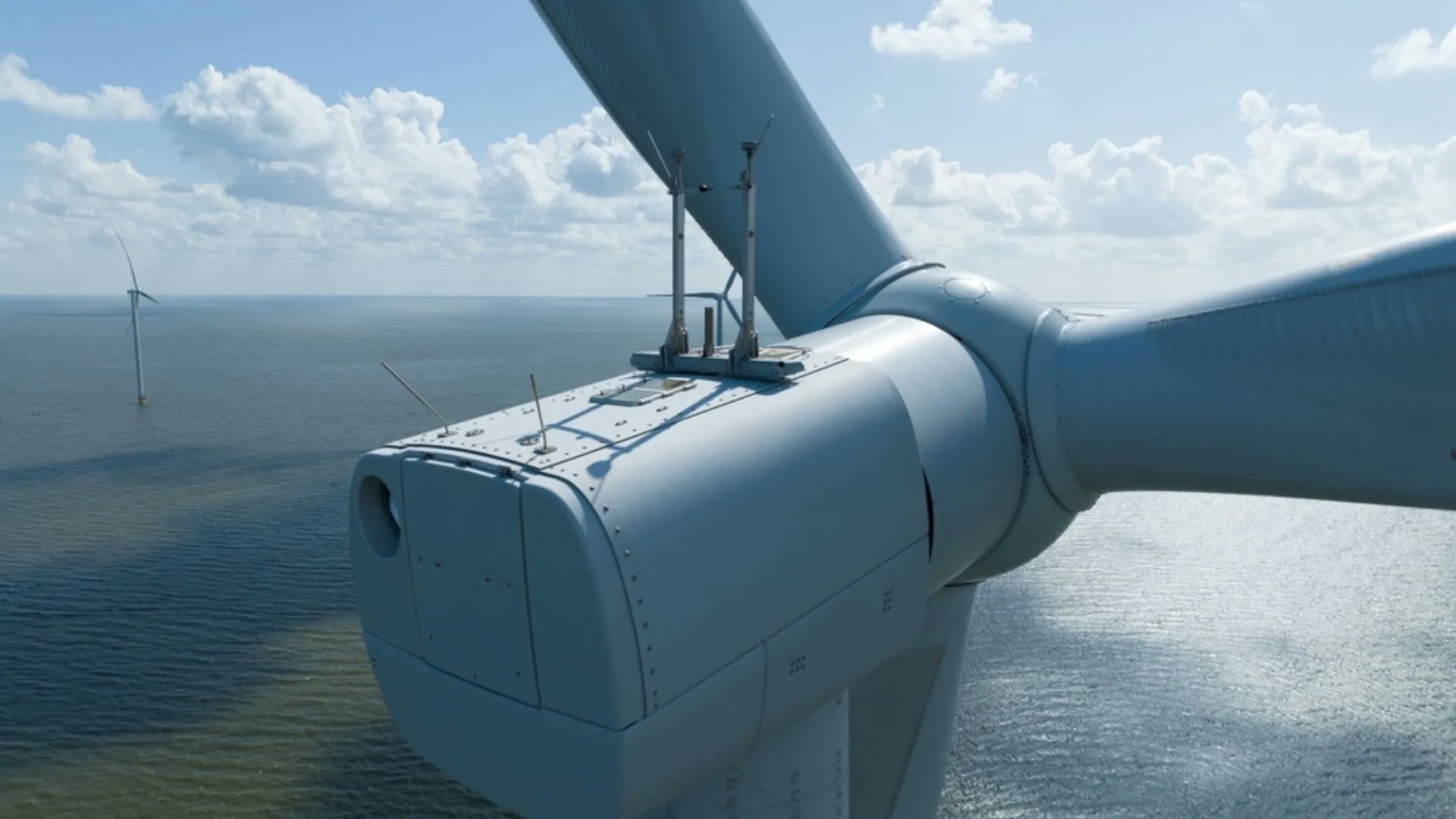 Inspenetnetwork's tweet card. Mitsubishi suspends 3 wind projects due to high costs. Economic environment affects offshore energy development in Japan.