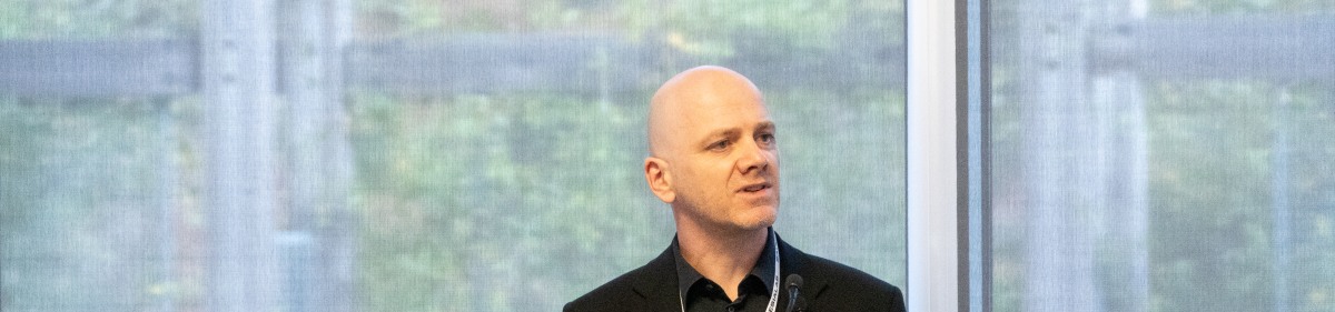 BayesianNetwork's tweet card. Lionel Jouffe showcases a graph-intelligence ecosystem where BayesiaLab and HellixMap connect expert knowledge, data science, and generative AI to deliver transparent, actionable decisions.