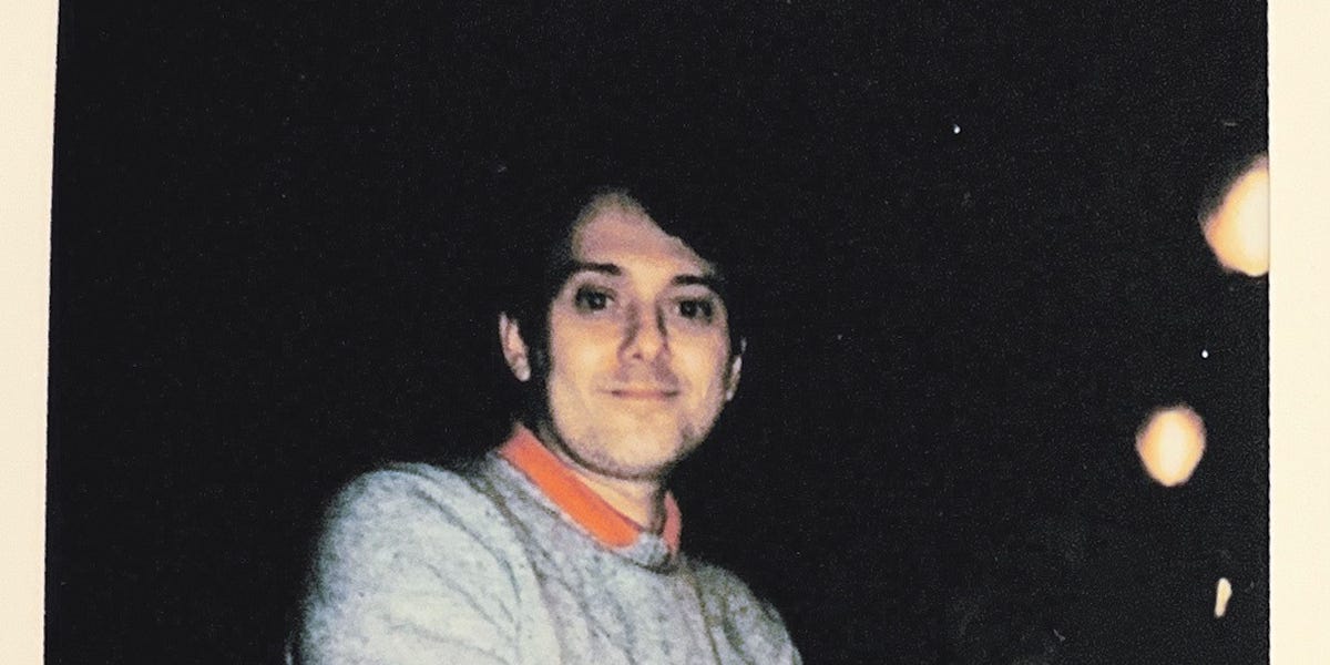 SnoozyWeiss's tweet card. He was called ‘the most hated man in America’. He spent four years in prison, and months under house arrest. But now he’s free, in love, and drinking draft beer in Manhattan with Suzy Weiss.