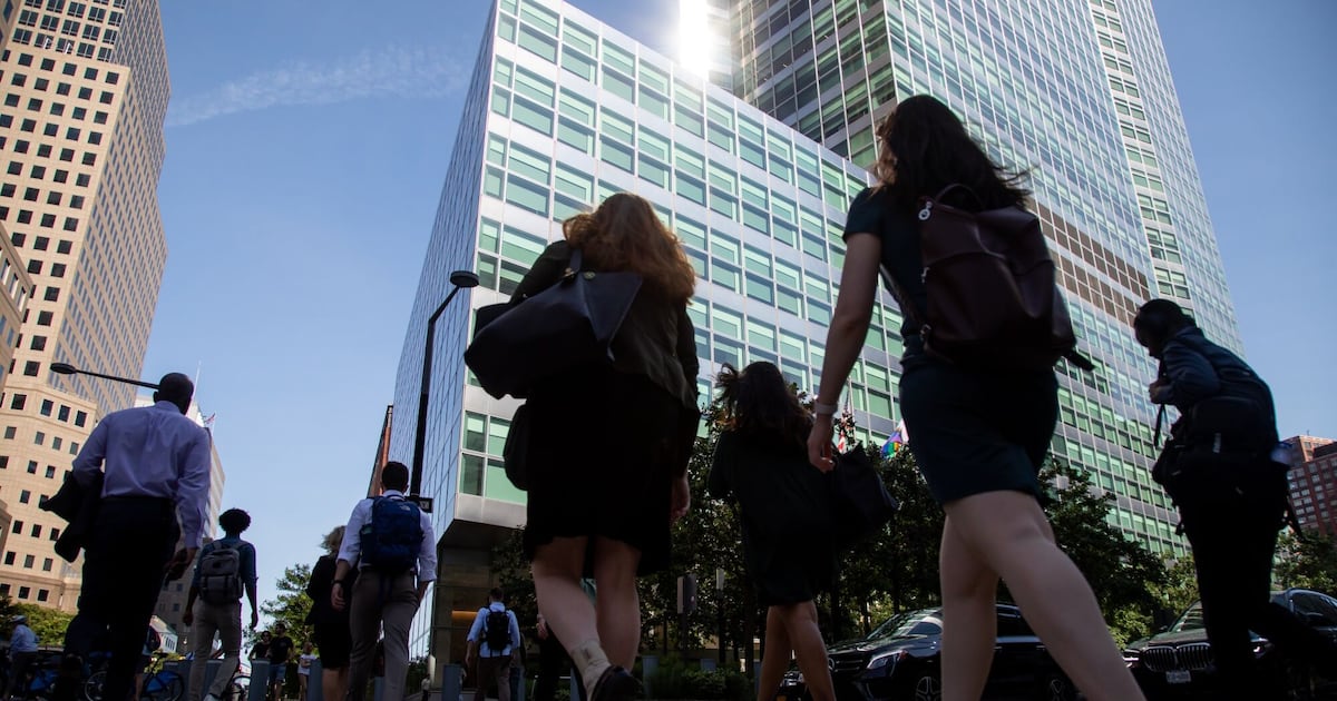 smegrowthcoach's tweet card. New research suggests roughly half of Canadian professionals believe they are underpaid.