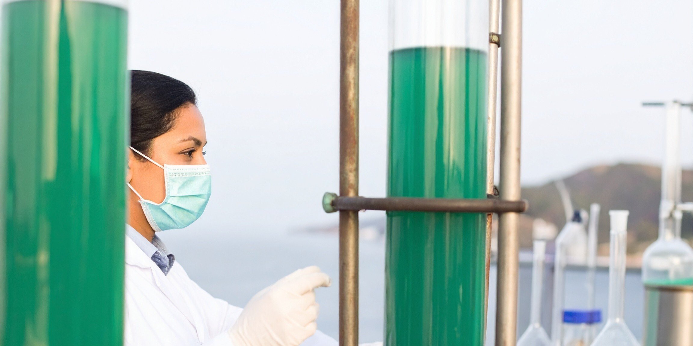 fluidmetering's tweet card. Discover how FMI’s precision pumps enhance flash chromatography performance with high-pressure capability and chemical compatibility.