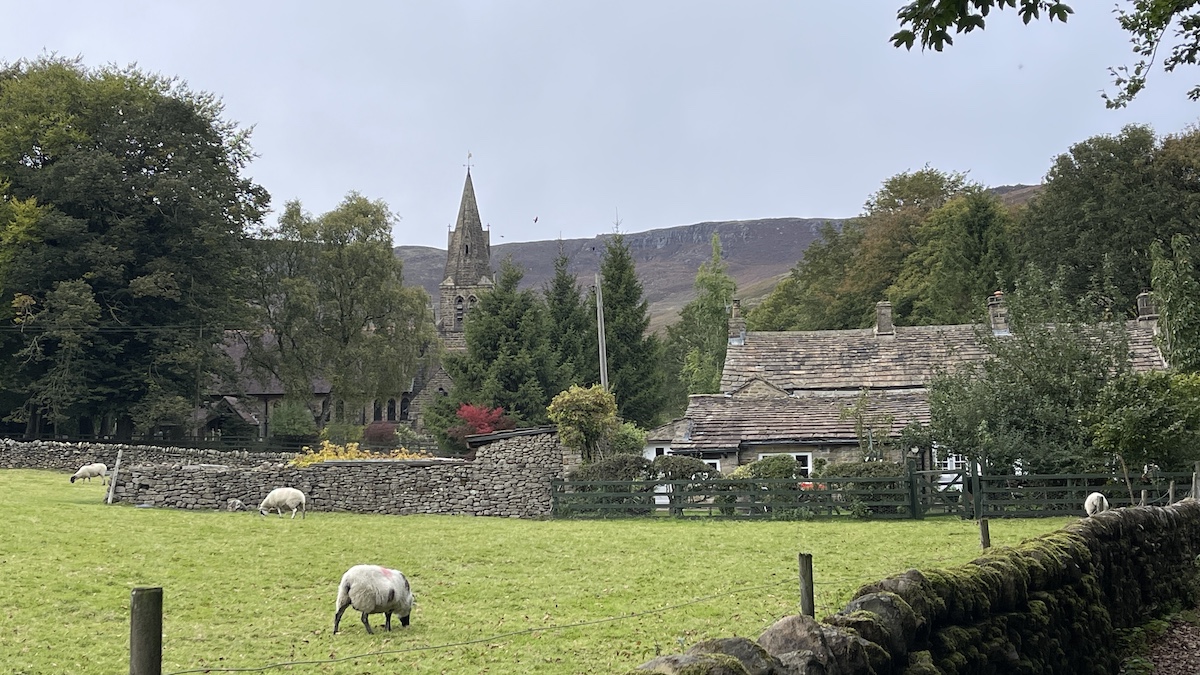 whereangiewand1's tweet card. Discover the best things to do in Edale, Peak District from scenic hikes to cosy pubs and countryside adventures. Perfect for outdoor lovers!