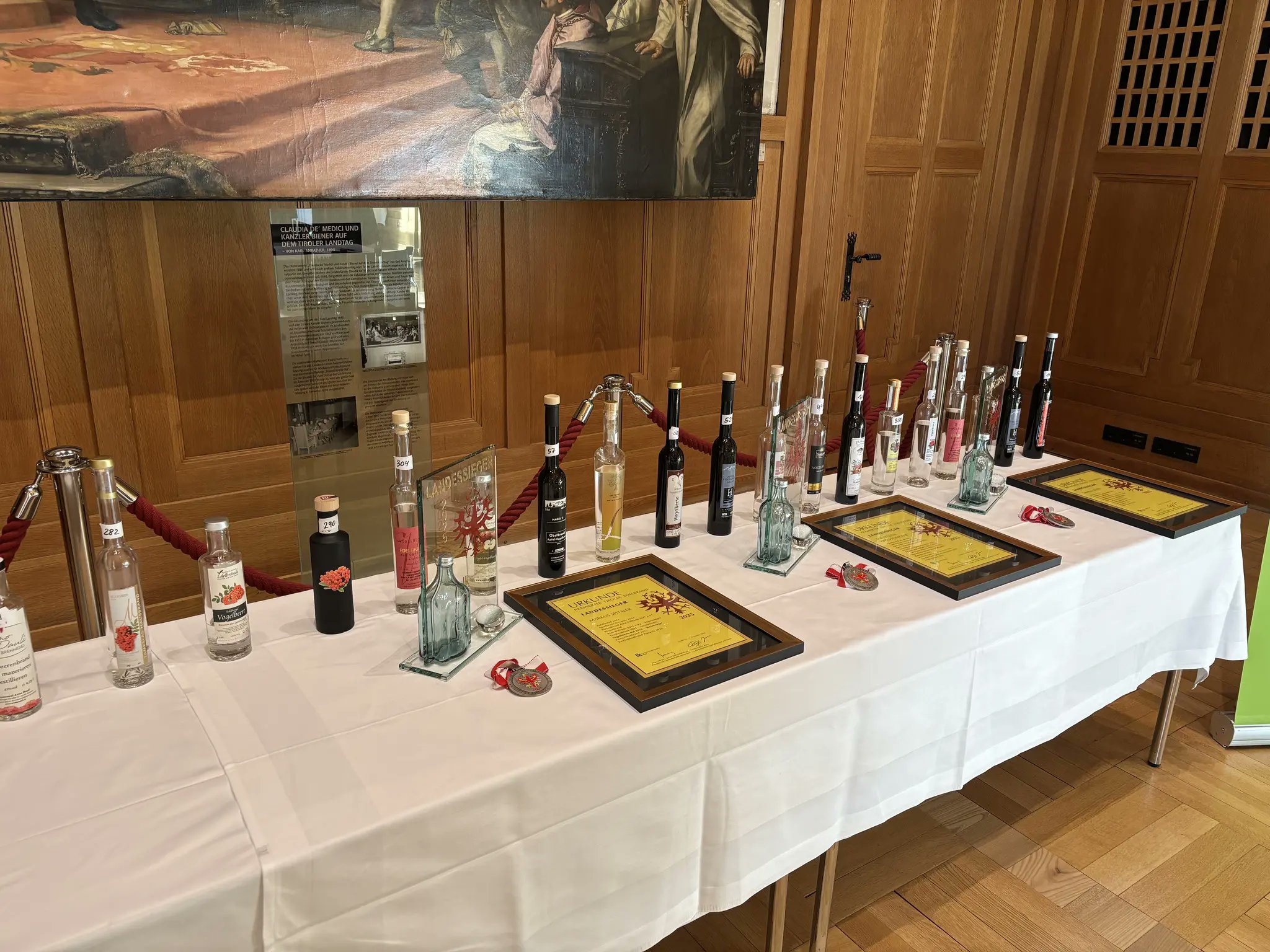 echtjetztgeorg's tweet card. Ob beim Anbei des Obstes oder das besondere Produkt als Schnaps, beides ist fester Bestandteil des Tiroler Kulturgutes. Traditionell werden die besten Schnäpse nach fachkundiger Verkostung bewertet...