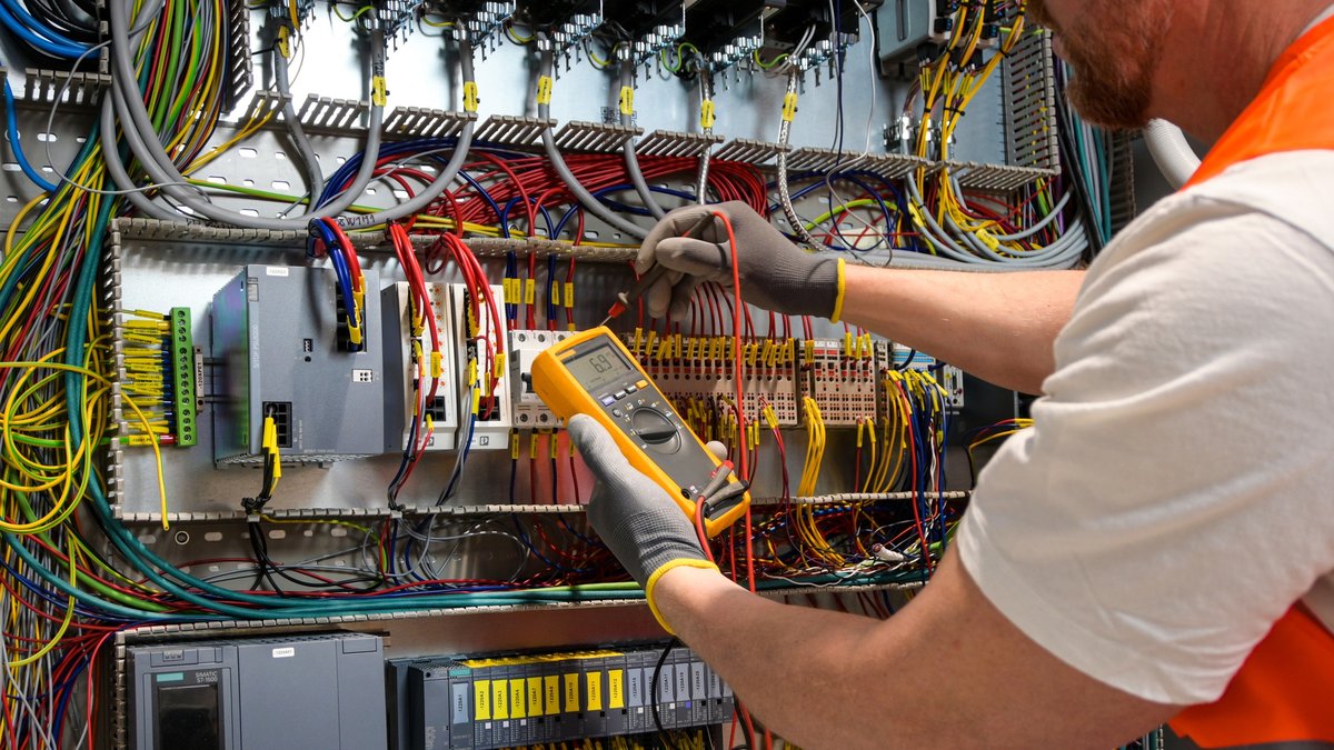 EInstalador's tweet card. Valuación de confiabilidad de sistemas eléctricos críticos mediante análisis probabilístico Bayesiano dinámico: precisión predictiva y gestión del riesgo.