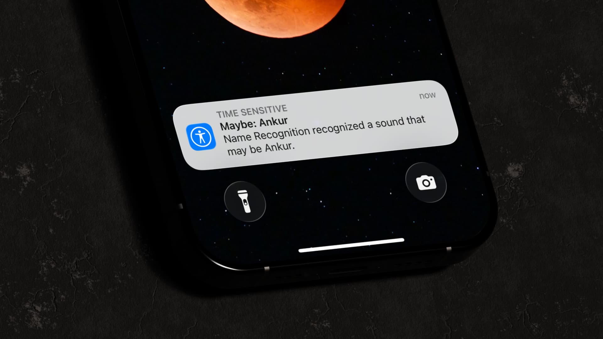 iDownloadBlog's tweet card. Learn how to complete a quick setup to train your Apple device to recognize your name and then alert you when someone calls on you.