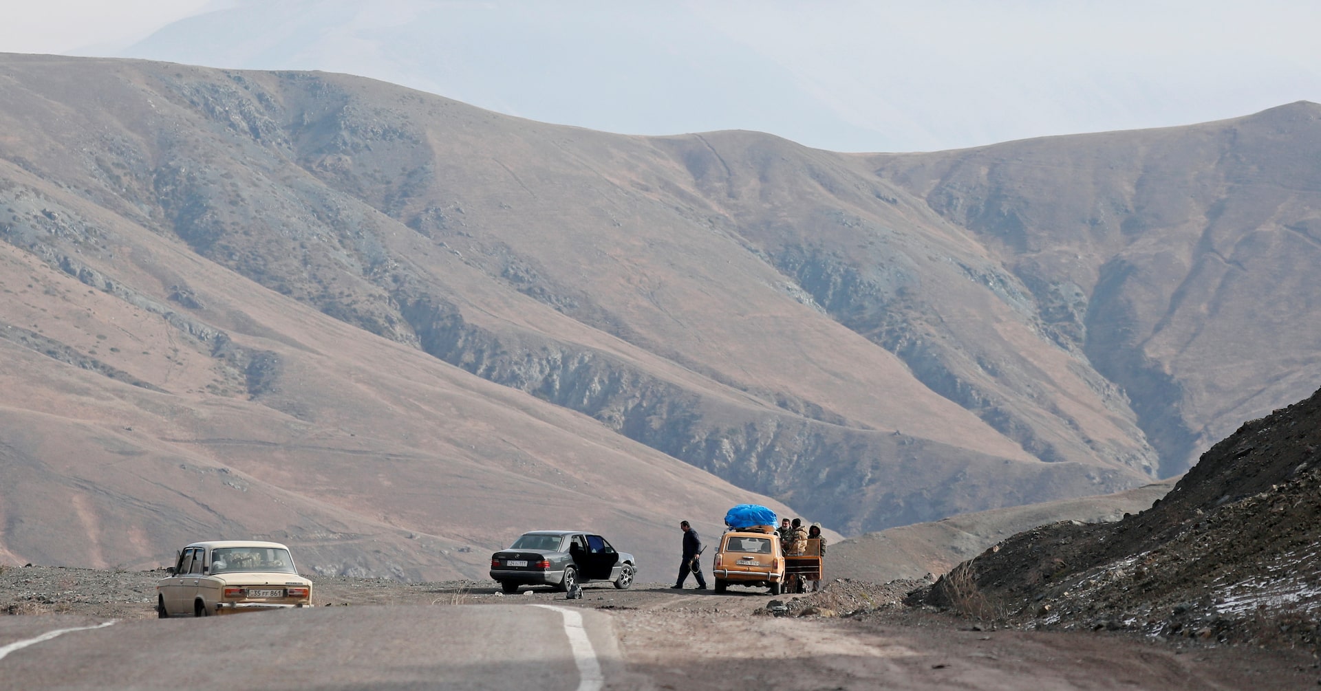 felix_light's tweet card. Armenia called on Azerbaijan on Tuesday to investigate ceasefire violations along the two countries' frontier, as a surge of reported incidents of cross-border gunfire raises the prospect of renewed...