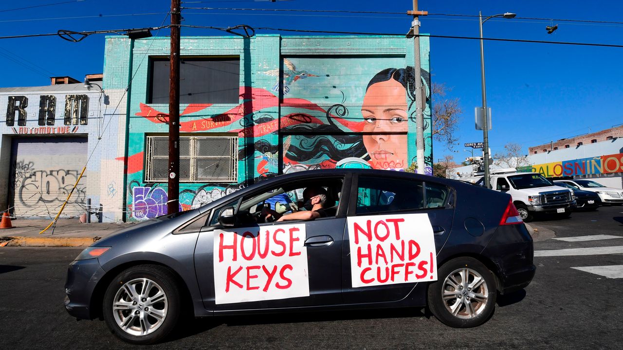 LVikkiml's tweet card. Victoria Law dismantles myths about mass incarceration in her new book.