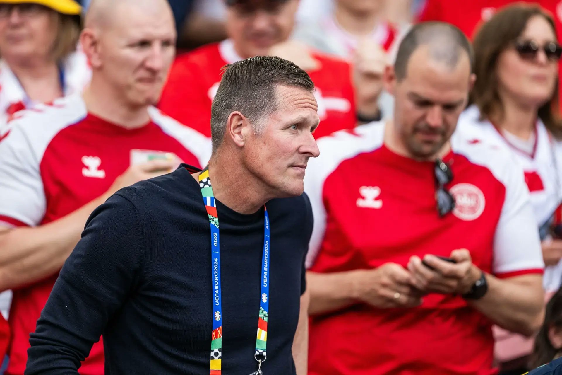 tipsbladet's tweet card. Thomas Gravesen mener, at både Brian Riemer og Peter Møller bør fyres.