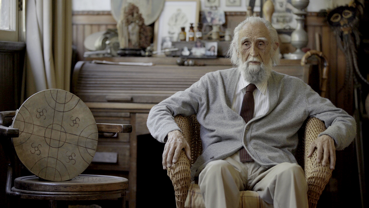 thecliniccl's tweet card. Gastón Soublette, filósofo y Premio Nacional, se refirió a los cinco años del estallido social y los últimos eventos de corrupción.