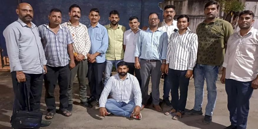 RoyalBulletin's tweet card. Rajasthan News: जयपुर में राजस्थान एटीएस ने 2008 के मुंबई ताज होटल हमले में बहादरी दिखाने वाले पूर्व एनएसजी कमांडो बजरंग सिंह को ड्रग्स तस्करी के आरोप में गिरफ्तार किया है। बजरंग तेलंगाना और ओडिशा से...