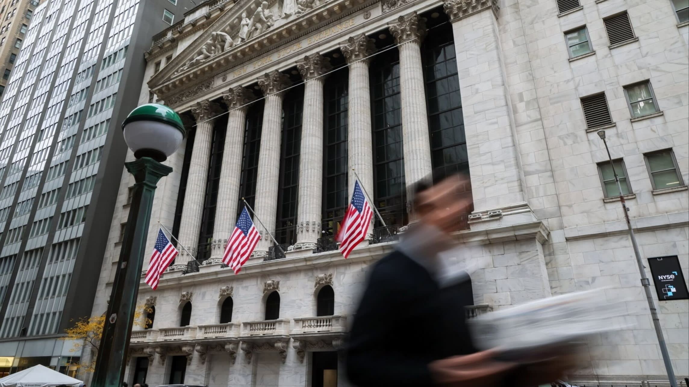 orae_signal's tweet card. Doubts over December interest rate cut from Federal Reserve exacerbate jitters about high valuations