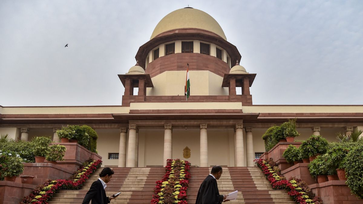 indiatvnews's tweet card. सर्वोच्च न्यायालय सोमवार को राष्ट्रीय परीक्षा बोर्ड द्वारा नीट पीजी परीक्षा दो पालियों में आयोजित कराने के फैसले को चुनौती देने वाली याचिका पर सुनवाई के लिए हामी भर दी है।