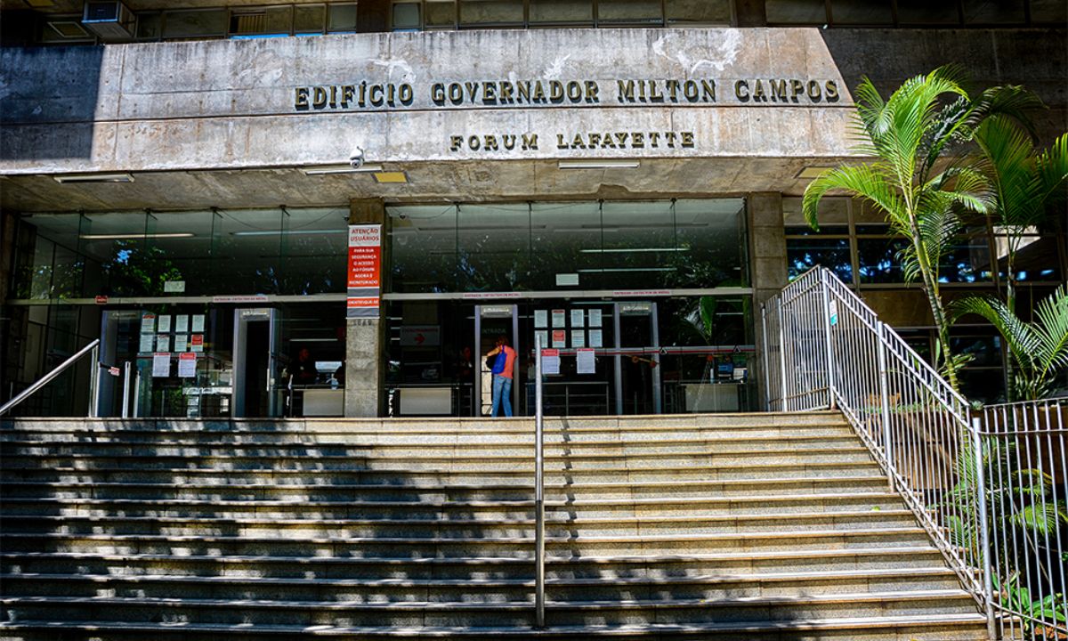 Rafael_RViegas's tweet card. Em vez de punir o agressor, a metodologia foca na reparação dos danos e da relação; aplicação foi possível após acordo Tribunal do Júri de BH vai julgar caso inédito de justiça restaurativa em crime...