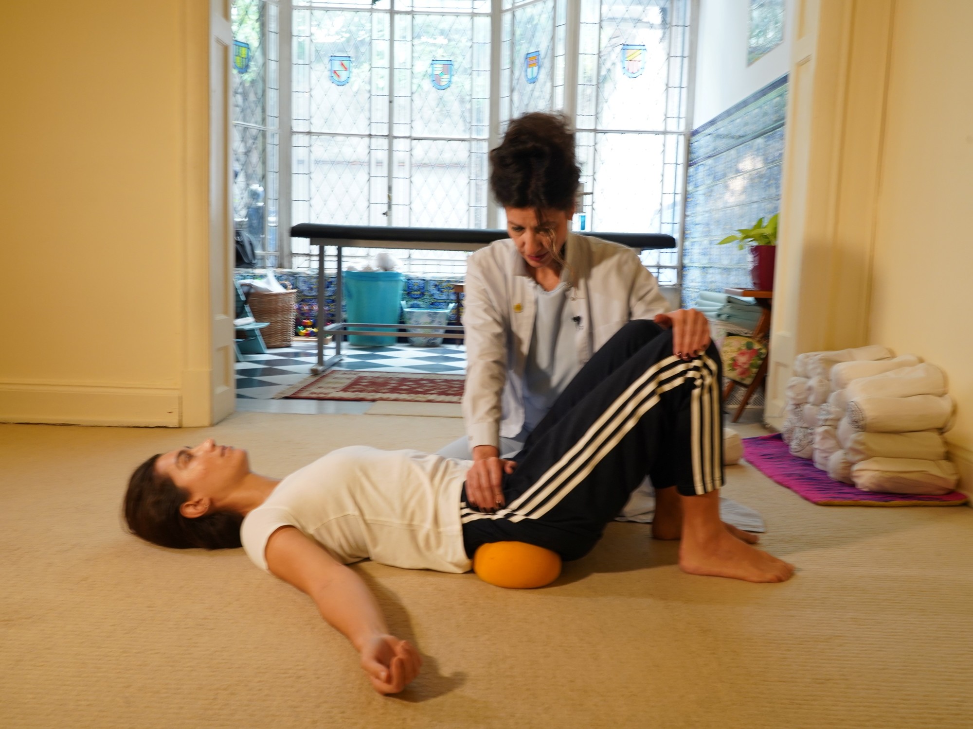 ClarinBuenaVida's tweet card. Teresa Zalazar, médica cirujana y rehabilitadora, detalla en un video la propuesta de la Biomecánica Aplicada al Movimiento.