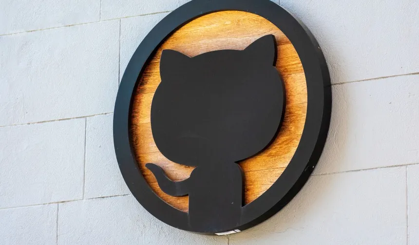 AlejosAngel's tweet card. How microservices can be integrated and tested in a CI/CD pipeline.