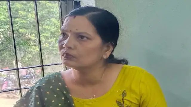 kalingatv's tweet card. Khurda: Odisha Vigilance apprehended Begunia Data Entry Operator (DEO) Smruti Jayashree while taking bribe of Rs 8,000 from a complainant on Wednesday.