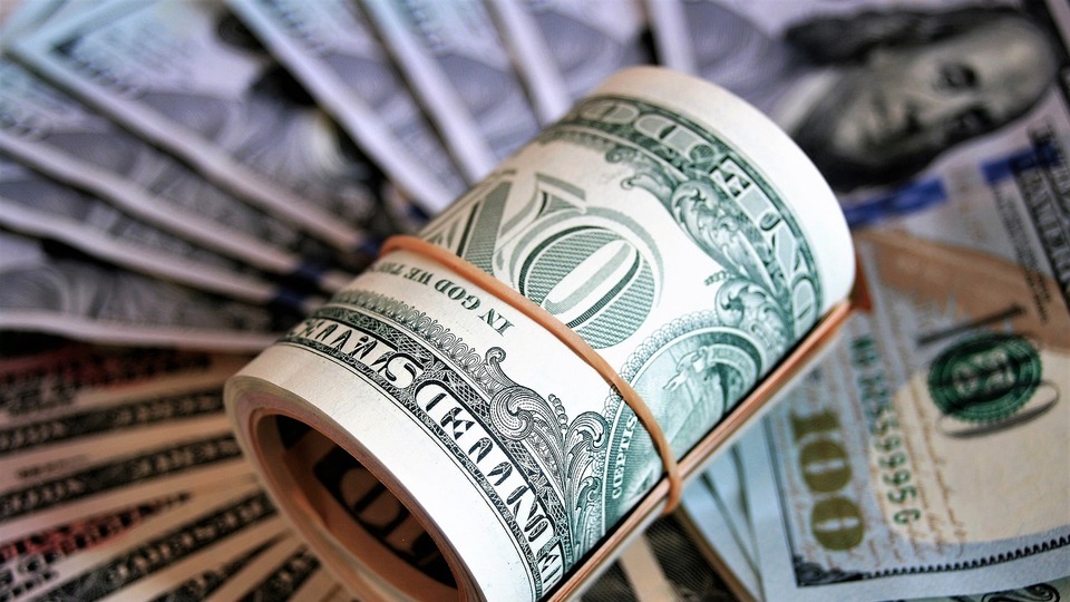 BloombergHT's tweet card. ABD Başkanı Donald Trump'ın, Fed başkanlığı için yeni bir ismi seçip açıklamayı değerlendirdiği yönündeki haberlerle dolar diğer para birimleri karşısında değer kaybederken, dolar endeksi son 3 yılın...